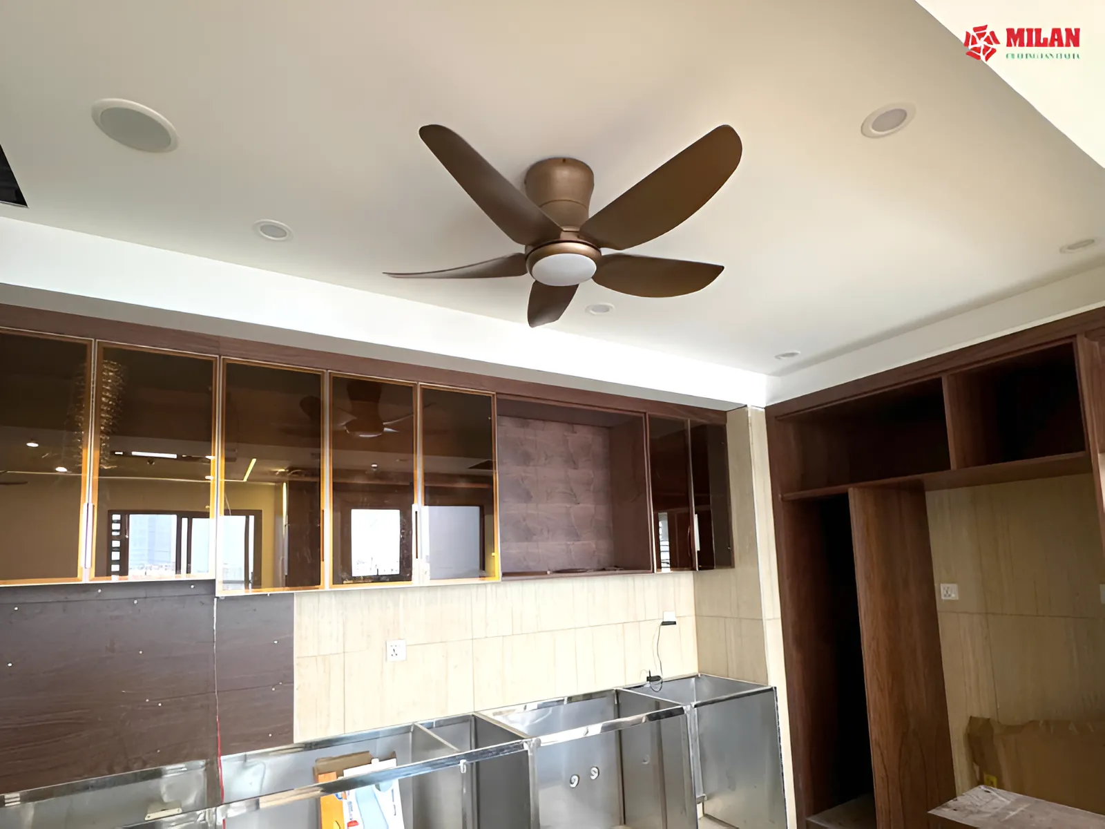 Quạt trần Milan đồng bộ thẩm mỹ không gian sống.